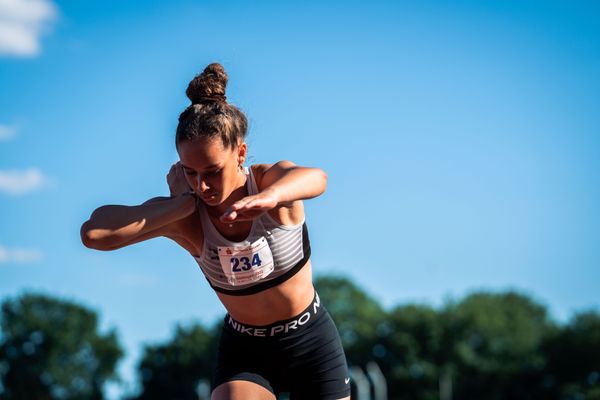 Amira Weber (LG Peiner Land) im Kugelstossen am 02.07.2022 waehrend den NLV+BLV Leichtathletik-Landesmeisterschaften im Jahnstadion in Goettingen (Tag 1)